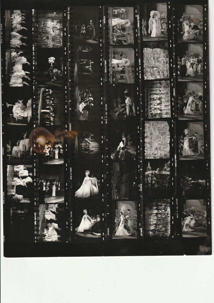 TIRAGE PHOTO ARGENTIQUE PLANCHE CONTACT 1960' CABARET LES FOLIES BERGERE 20X25CM