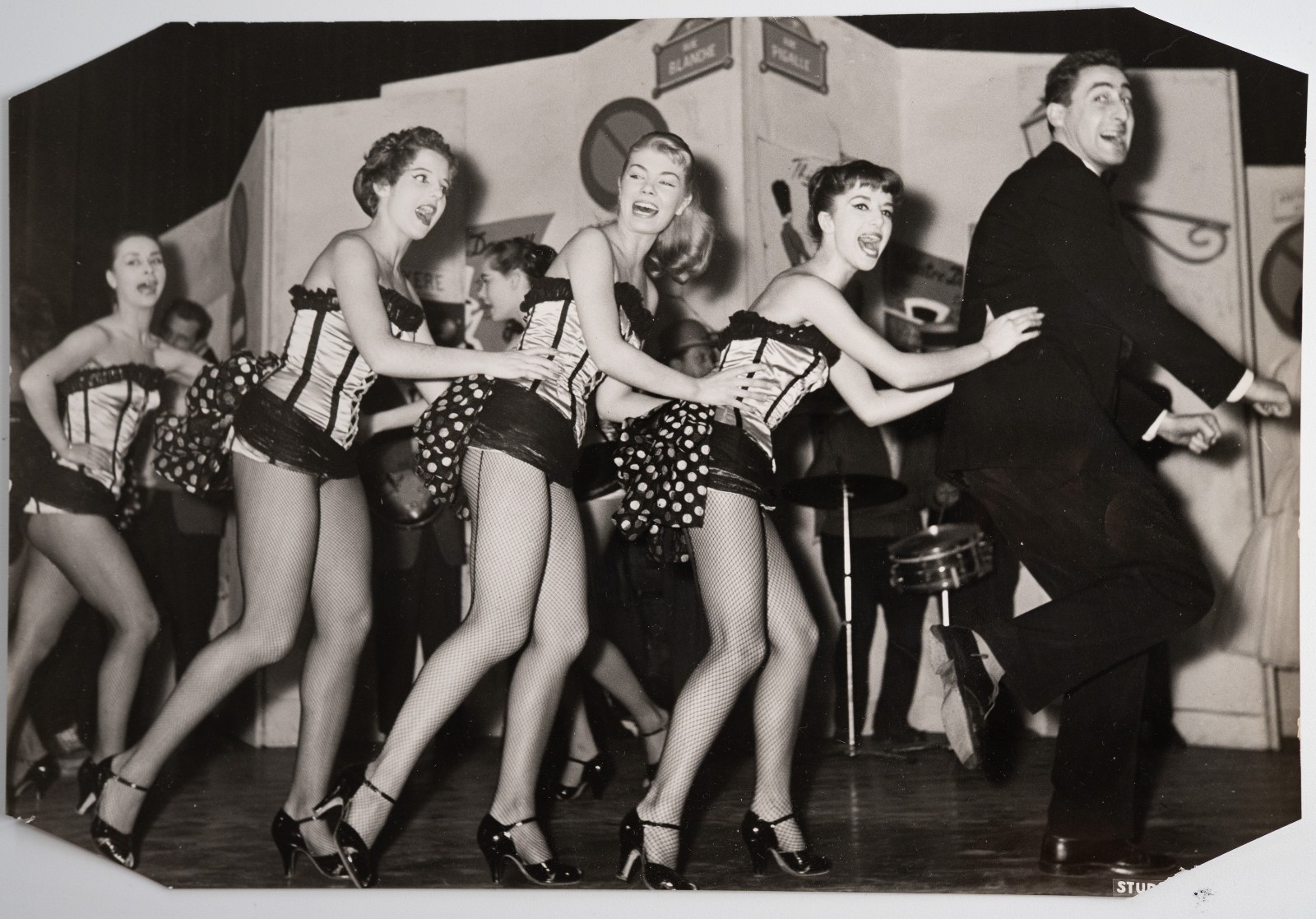 PHOTO Argentique France Spectacle de cabaret Paris danseuses 16X24cm 1960