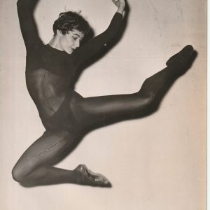 TIRAGE PHOTO	argentique 1960'	FEMME DANSEUSE DE CABARET EN COLLANT 18X24cm