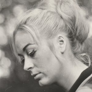 TIRAGE PHOTO	ARGENTIQUE 12X13,5CM 1960	PORTRAIT DE FEMME 	trés bon état