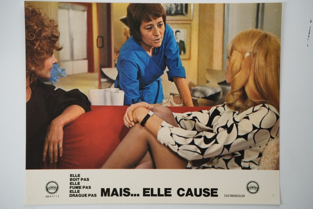 PHOTO Cinéma LOBBY CARDS MAIS ELLE CAUSE	22X28cm	1970 ANNIE GIRARDOT