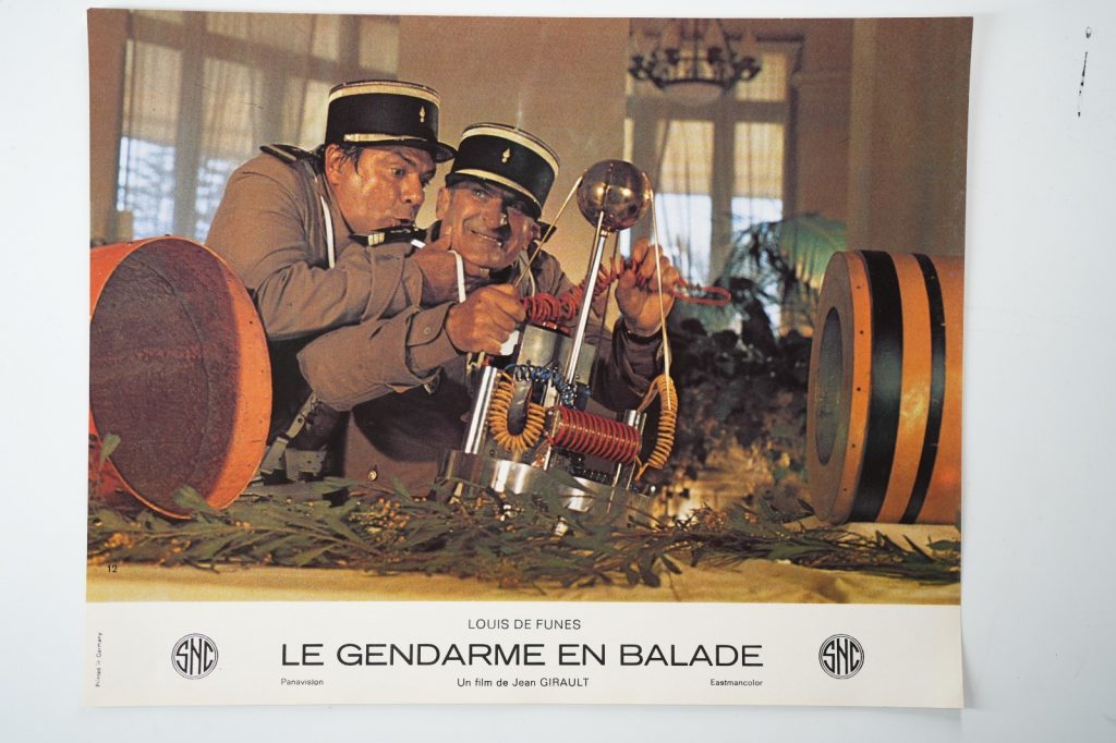 PHOTO Cinéma LOBBY CARDS Le gendarme en balade 23X30cm 1970 Louis de Funes