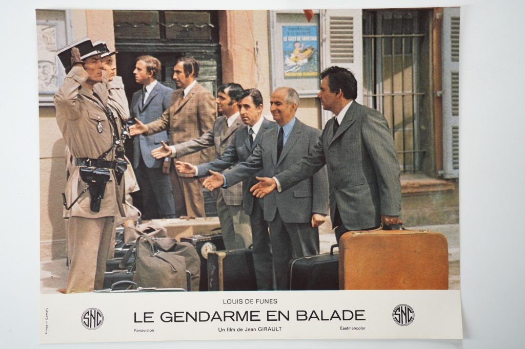 PHOTO Cinéma LOBBY CARDS Le gendarme en balade 23X30cm 1970 Louis de Funes
