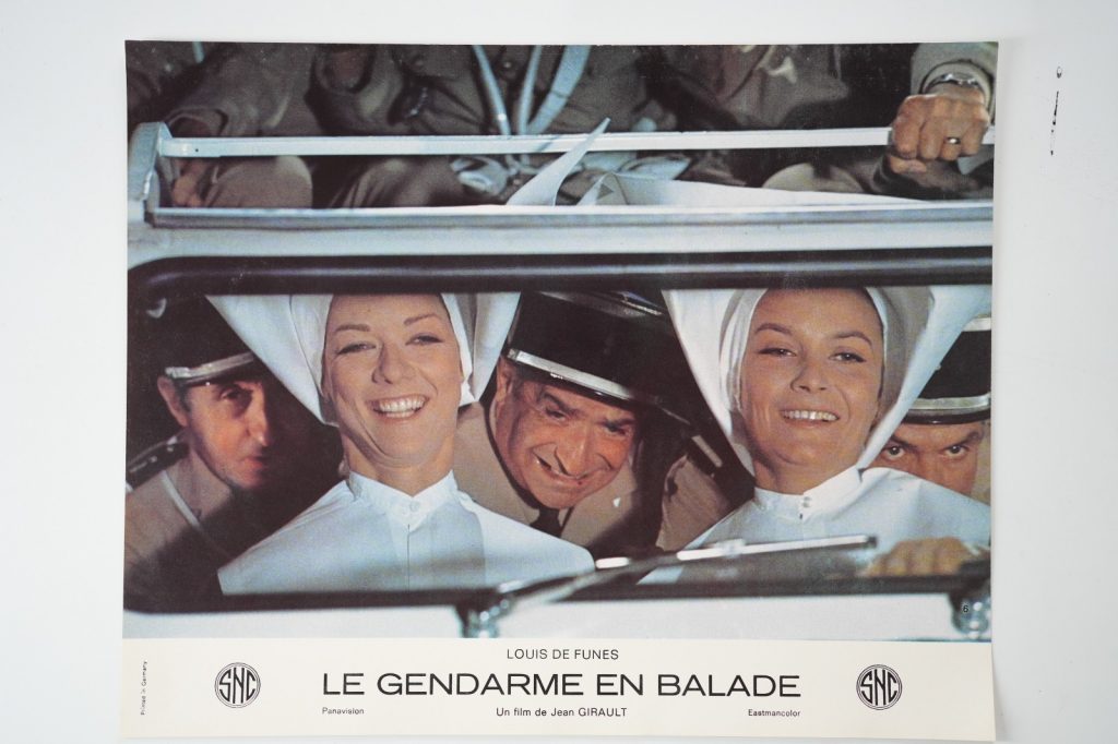 PHOTO Cinéma LOBBY CARDS Le gendarme en balade 23X30cm 1970 Louis de Funes