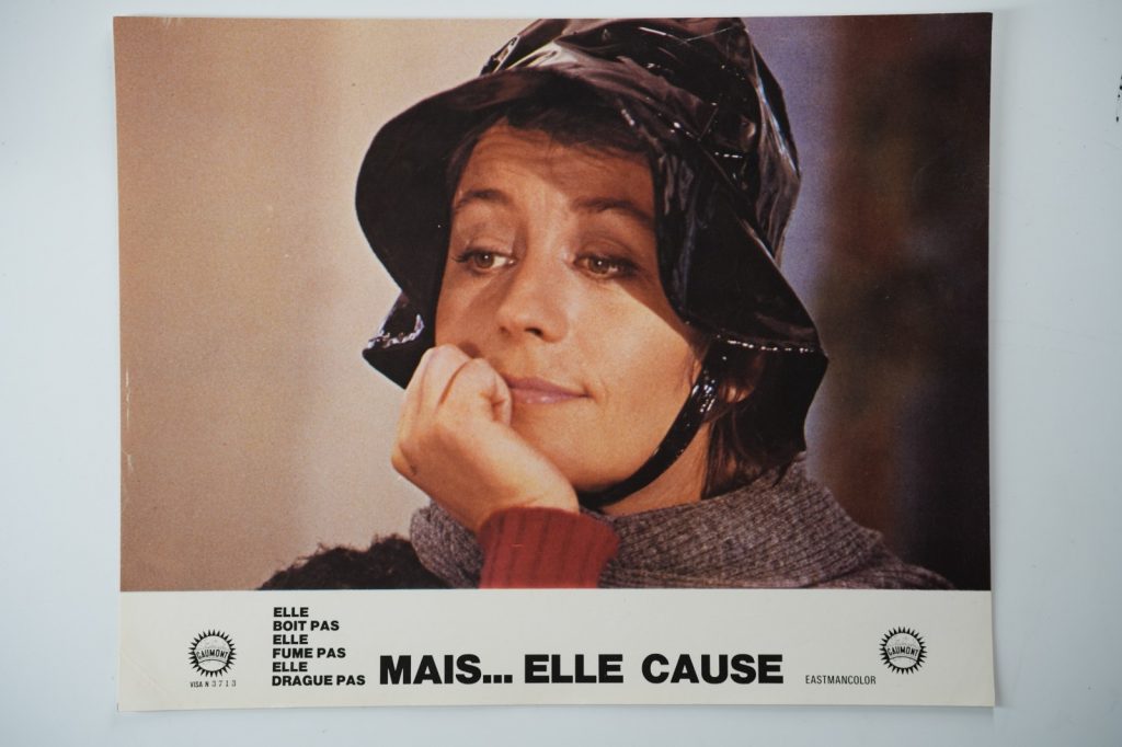 PHOTO Cinéma LOBBY CARDS MAIS ELLE CAUSE	22X28cm	1970 GIRARDOT