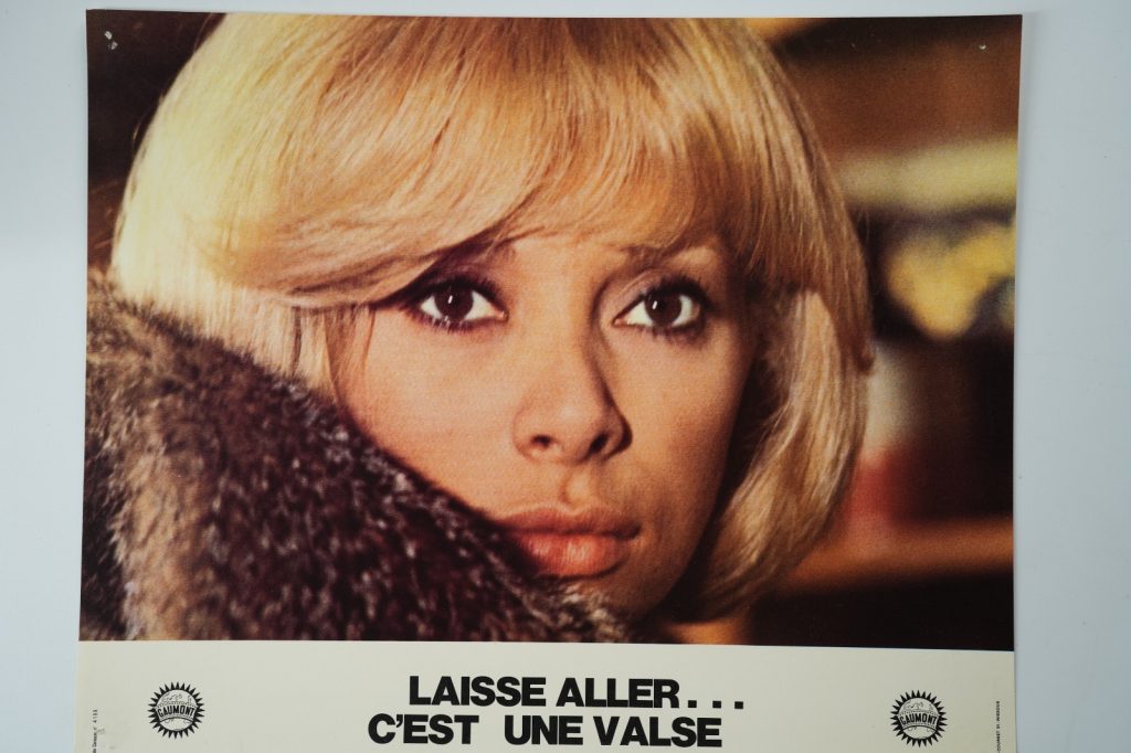 PHOTO Cinéma LOBBY CARDS LAISSE ALLER C'EST UNE VALSE 22X26cm 1970 Mireille Darc