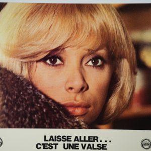 PHOTO Cinéma LOBBY CARDS LAISSE ALLER C'EST UNE VALSE	22X26cm	1970 Mireille Darc