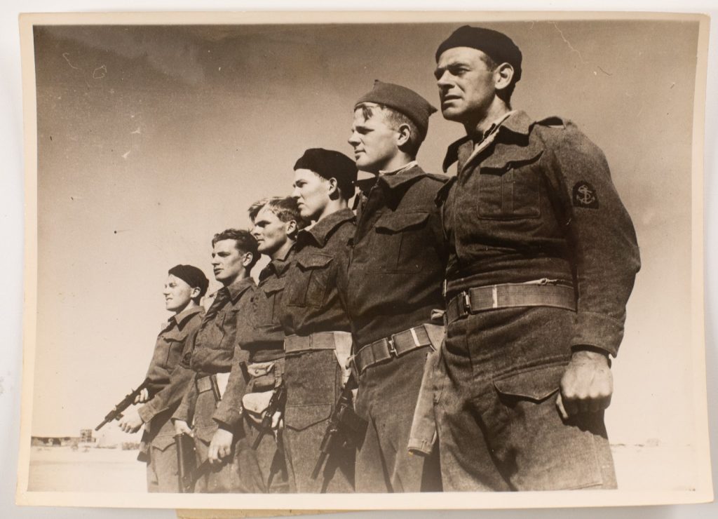 PHOTO OFFICIEL BRITANIQUE DE PRESSE MILITARIA 1945 15X21cm Entrainement Commando