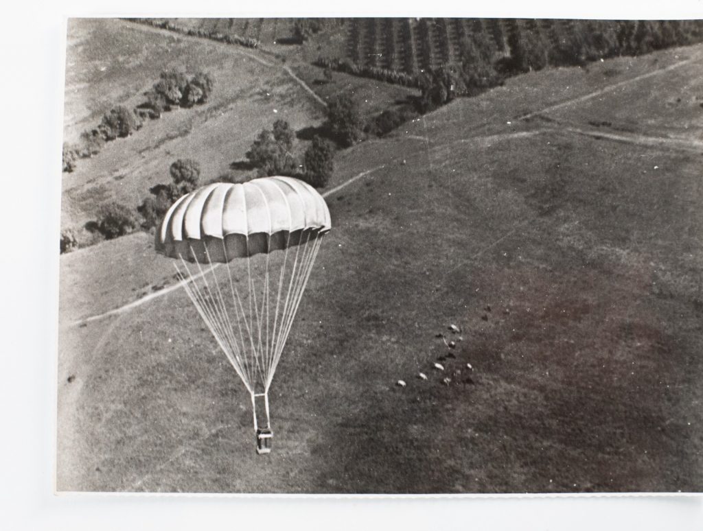 TIRAGE PHOTO ARGENTIQUE, TAMPON, Fançois Pagès 1960 parachute militaire 17X23cm