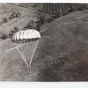 TIRAGE PHOTO	ARGENTIQUE, TAMPON, Fançois Pagès 1960	parachute militaire 17X23cm