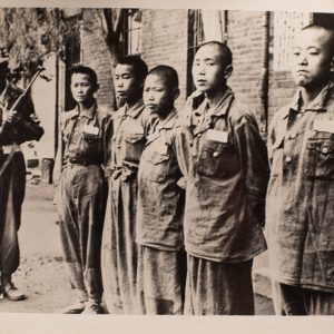 PHOTO DE PRESSE argentique MILITAIRE PRISONNIER DE GUERRE DE COREE 1950 	21X25CM