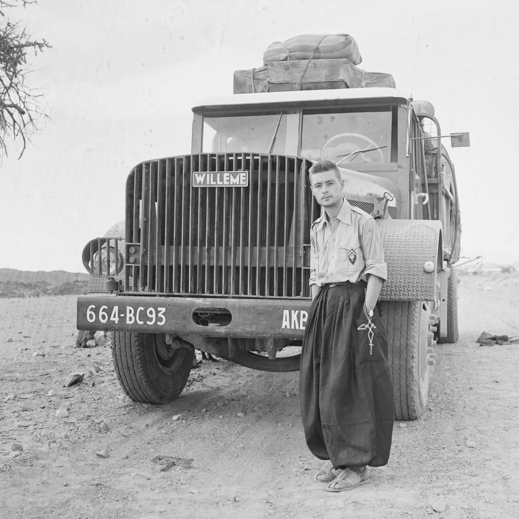 Tirage photo sur papier argentique militaire camion Algerie 1950 50x50cm