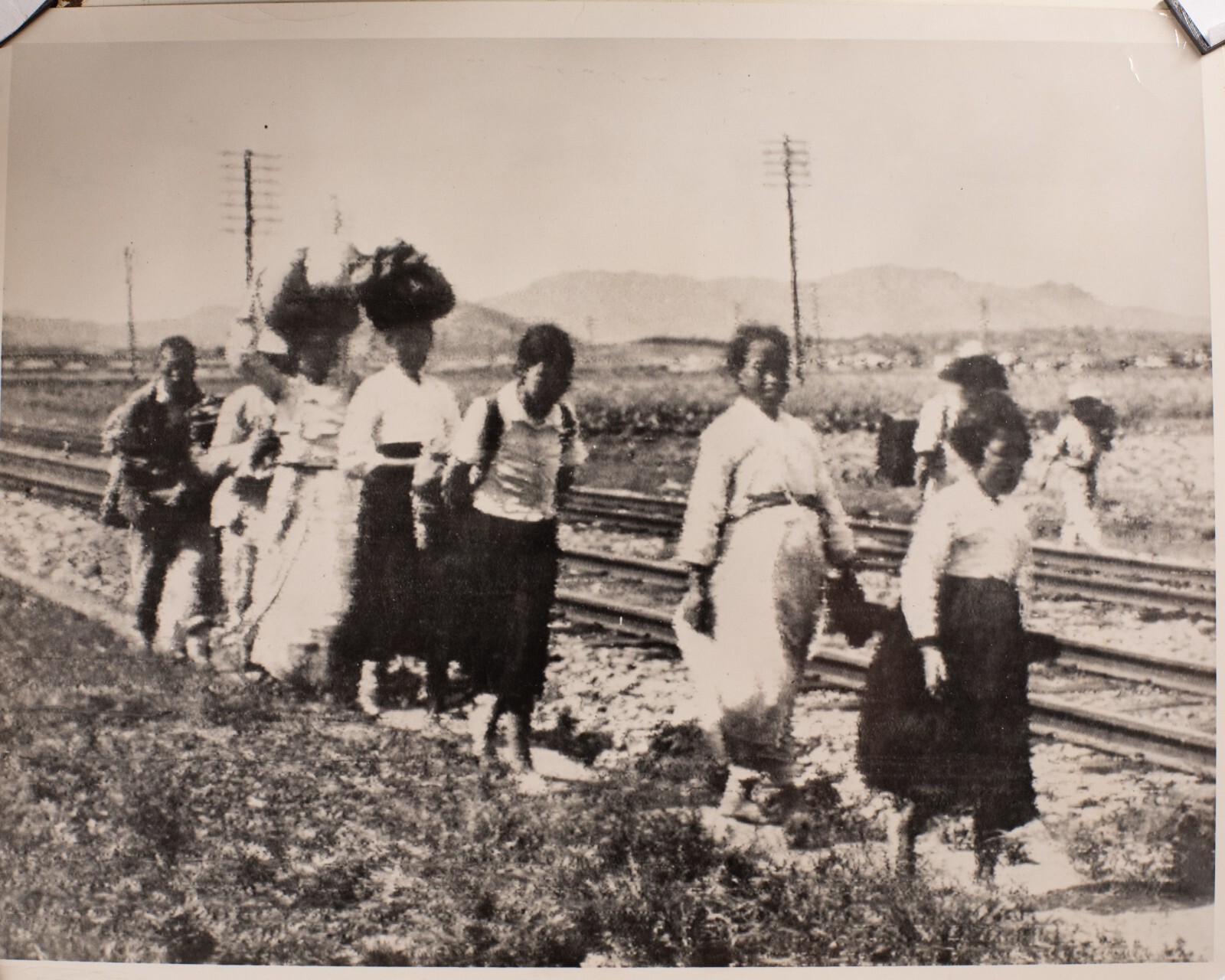 1950 PHOTO DE PRESSE MILITAIRE refigie, DE GUERRE DE COREE 18X23cm