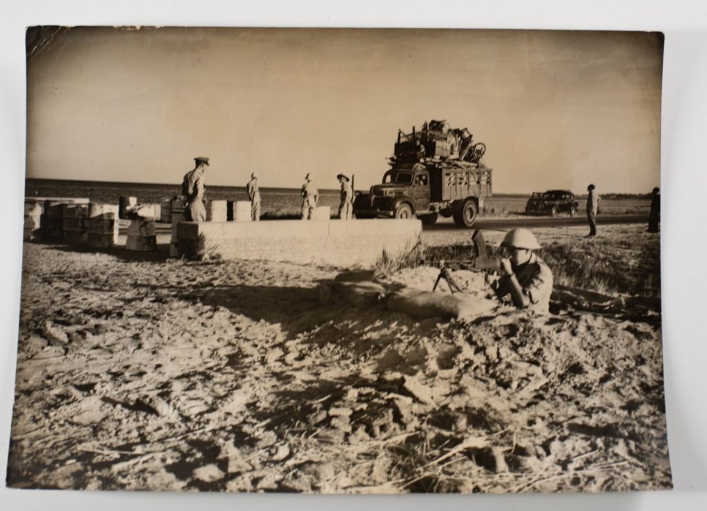 TIRAGE PHOTO	ARGENTIQUE	DE PRESSE 1958 15X20cm MILITAIRE BRITANIQUE