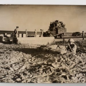 TIRAGE PHOTO	ARGENTIQUE	DE PRESSE 1958 15X20cm MILITAIRE BRITANIQUE