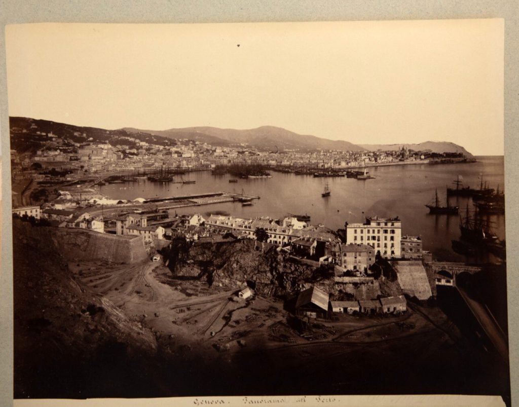 TIRAGE PHOTO	ALBUMINE 1880	ITALIE GENES PANORAMA DU PORT 22X27cm