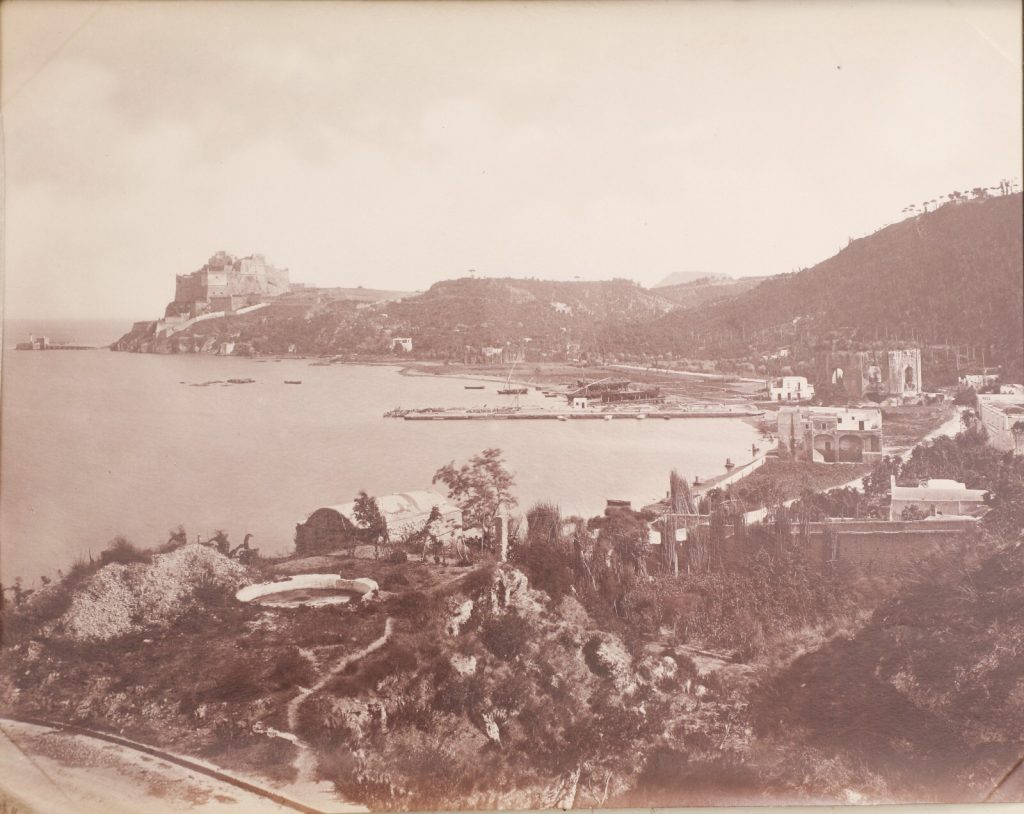 TIRAGE PHOTO-1880 ITALIE Golfo di Baia con Castello Aragonese-ALBUMINE 18x25cm