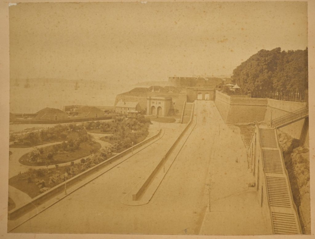 photo Albumine	France	Brest la rade 	21X28cm	1870