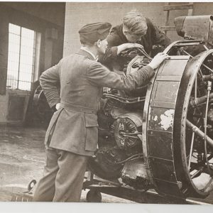 PHOTO Argentique	Royaume Unis	Royal Air Force officier ingénieur 	15X21cm	1940