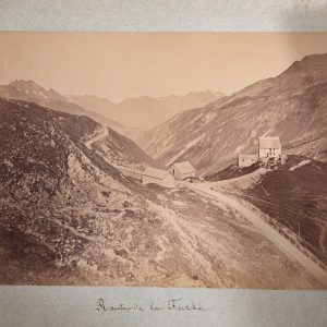TIRAGE PHOTO	ALBUMINE 1899 	ROUTE DU COL DE LA FURKA ALPES SUISSE  25X18CM