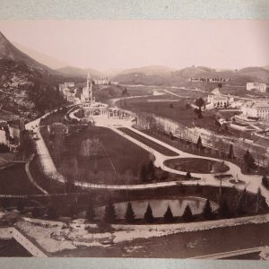 TIRAGE PHOTO	ALBUMINE 1899 ATTRIBUE A VIRON	PYRENEES LOURDES 25X29cm	SEPIA