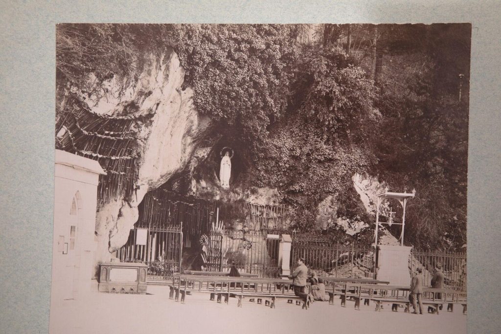 TIRAGE PHOTO	ALBUMINE 1899 ATTRIBUE A VIRON	PYRENEES LOURDES 25X29cm	SEPIA
