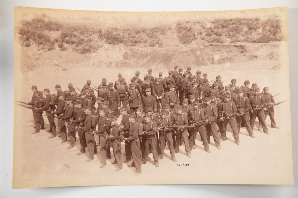 TIRAGE PHOTO ARGENTIQUE 1890 NANCY MILITAIRE formation en carré 14X23CM
