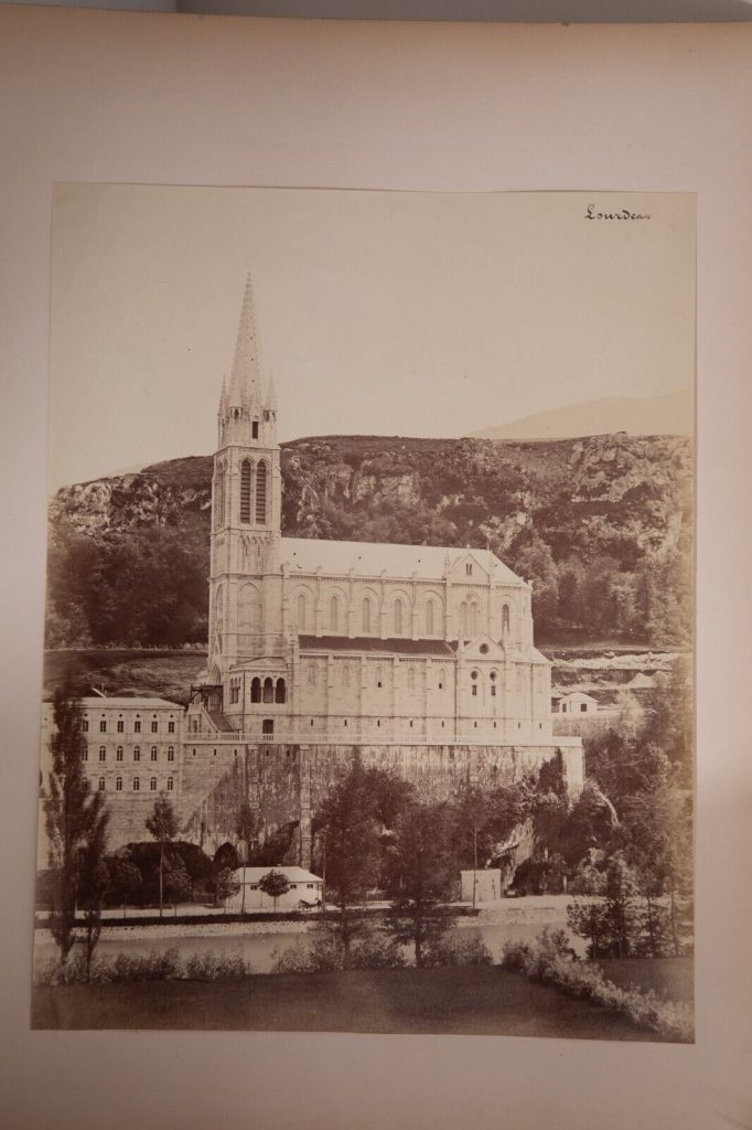 PHOTO	ALBUMINE SUR CARTON RECTO VERSO 1880 Pyrénées LOURDES ET SES ENVIRONS