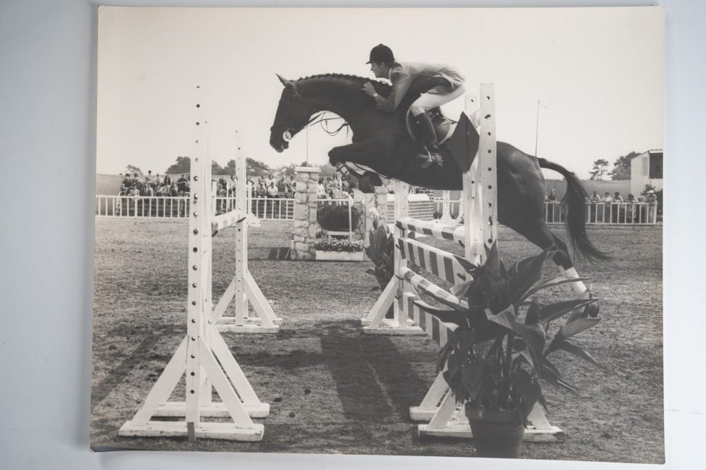 PHOTO Argentique France Equitation cheval saut d'obstacles 24X29cm 1970