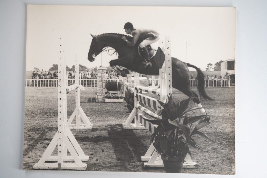 PHOTO Argentique France Equitation cheval saut d'obstacles 24X29cm 1970