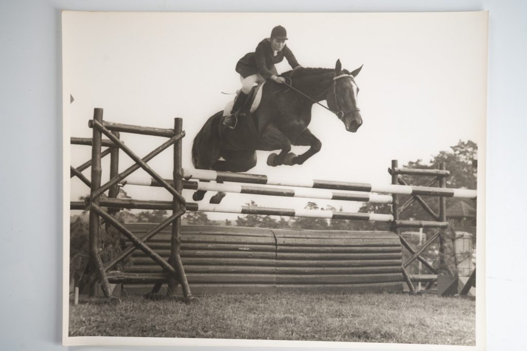 PHOTO Argentique France Equitation cheval saut d'obstacles 24X29cm 1970