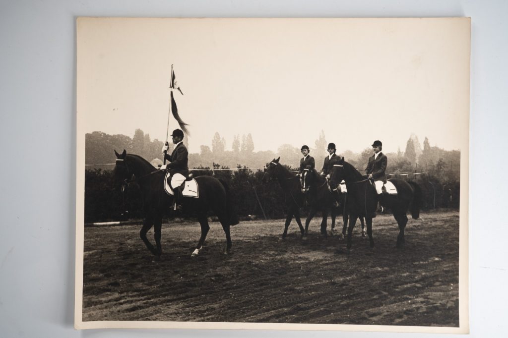 PHOTO Argentique France Equitation cheval saut d'obstacles 24X29cm 1970