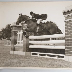 PHOTO Argentique	France	Equitation cheval saut d'obstacles	24X29cm	1970