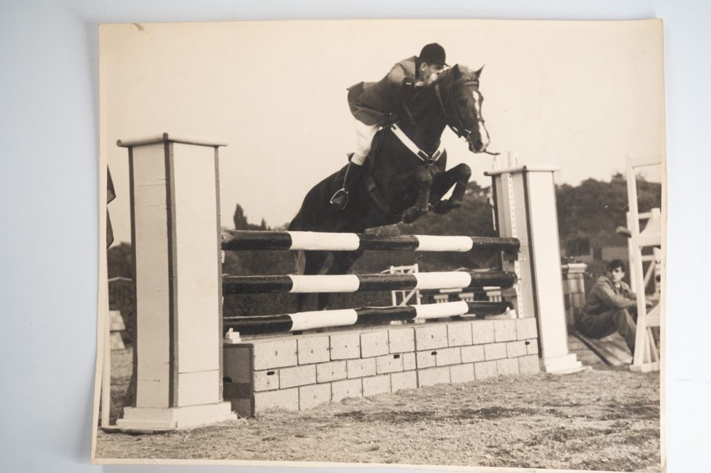 PHOTO Argentique France Equitation cheval saut d'obstacles 24X29cm 1970