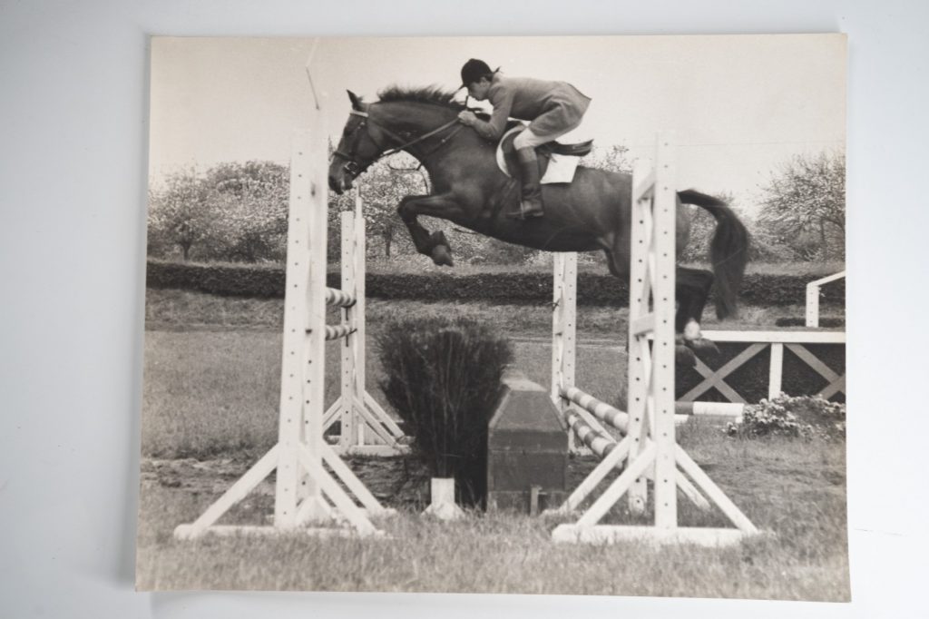 PHOTO Argentique France Equitation cheval saut d'obstacles 24X29cm 1970