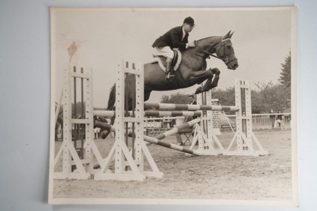 PHOTO Argentique France Equitation cheval saut d'obstacles 24X29cm 1970