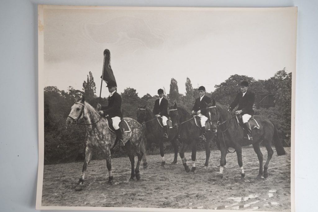 PHOTO Argentique France Equitation cheval saut d'obstacles 24X29cm 1970