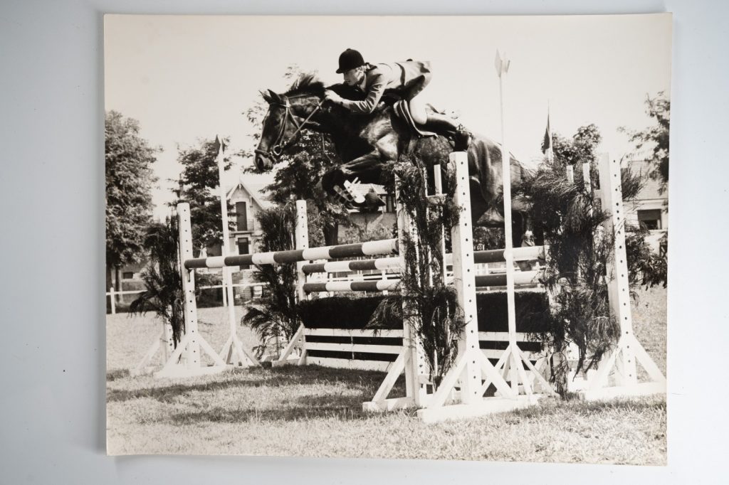 PHOTO Argentique France Equitation cheval saut d'obstacles 24X29cm 1970