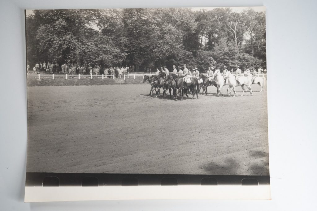 PHOTO Argentique	France	Equitation cheval saut d'obstacles	24X29cm	1970