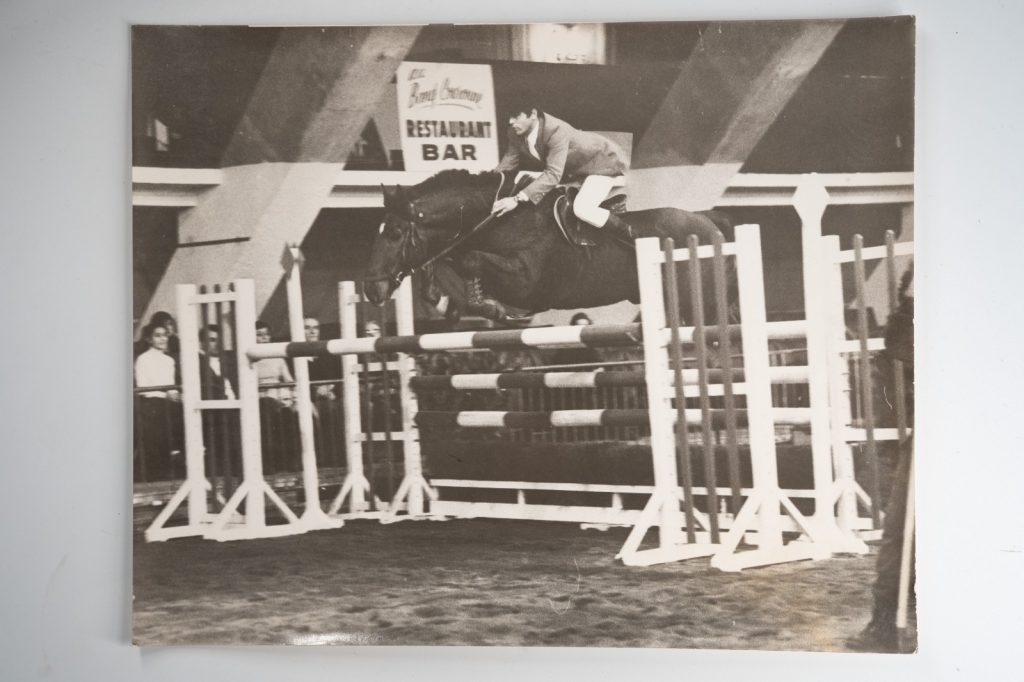 PHOTO Argentique	France	Equitation cheval saut d'obstacles	24X29cm	1970