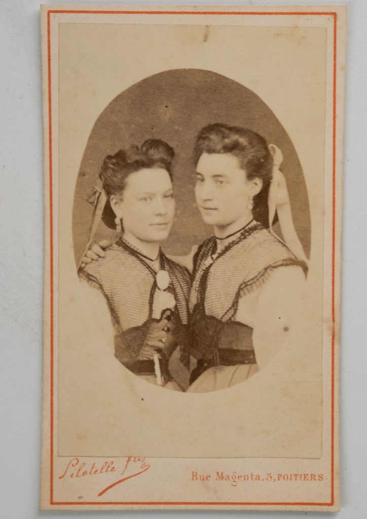 photo Albumine	France	portait	CDV	1870 2 femmes soeurs