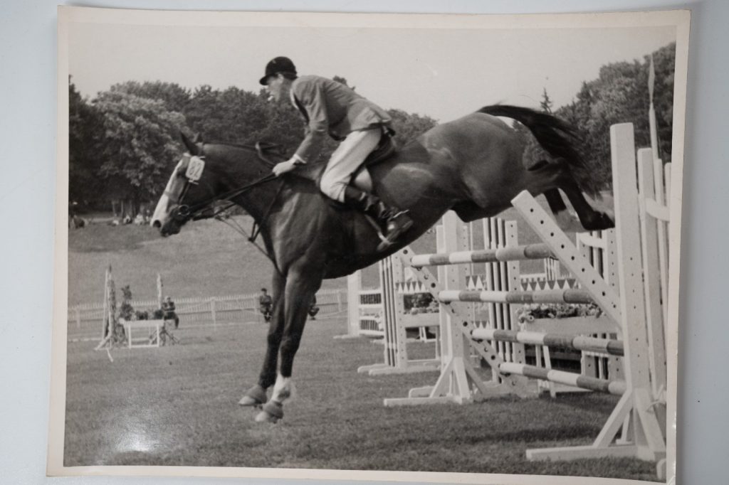 PHOTO Argentique France Equitation cheval saut d'obstacles 18X24cm 1970