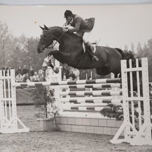 PHOTO Argentique	France	Equitation cheval saut d'obstacles	18X24cm	1970