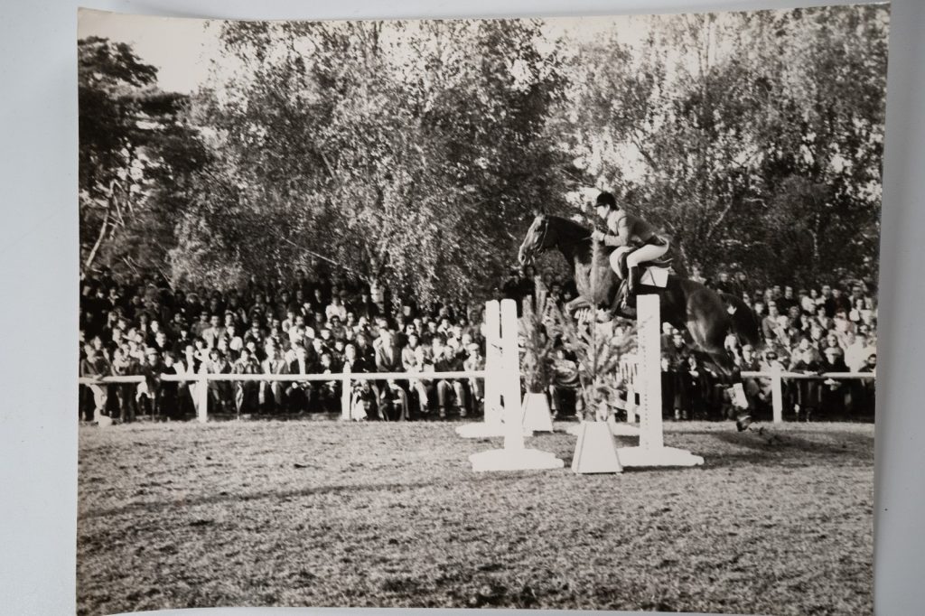 PHOTO Argentique France Equitation cheval saut d'obstacles 18X24cm 1970