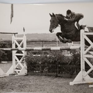 PHOTO Argentique	France	Equitation cheval saut d'obstacles	18X24cm	1970