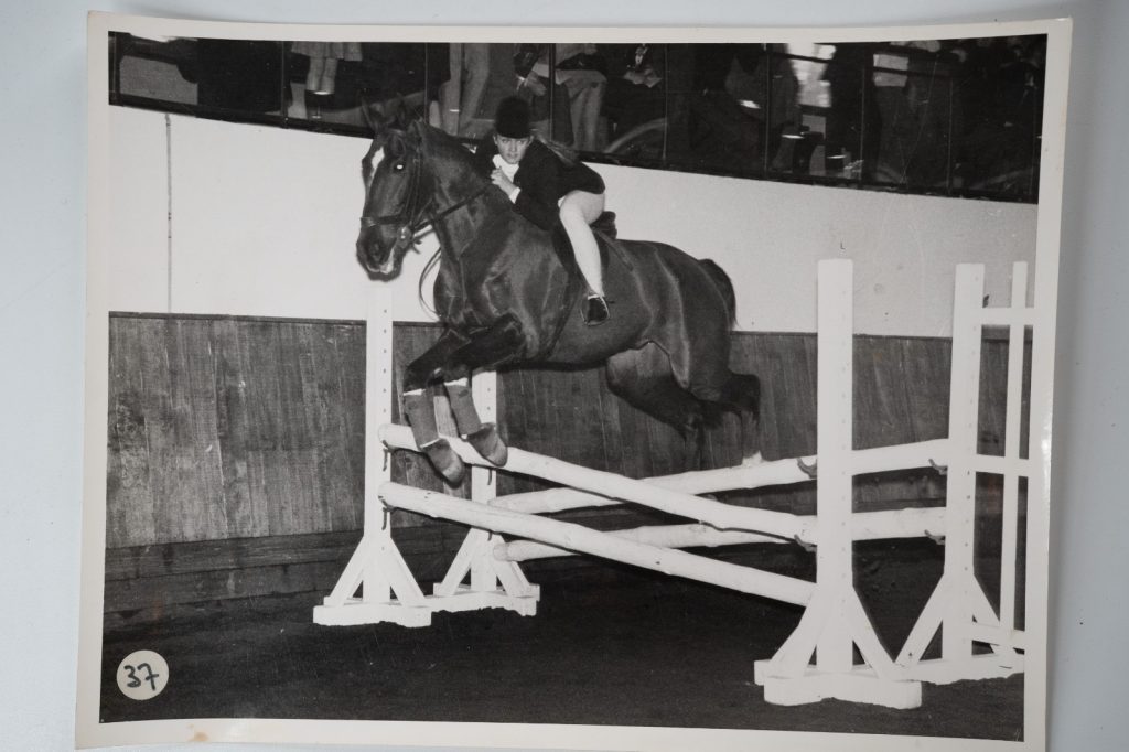 PHOTO Argentique France Equitation cheval saut d'obstacles 18X24cm 1970