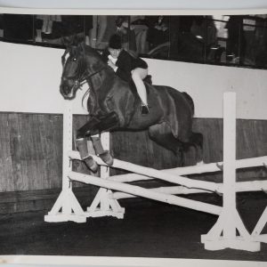 PHOTO Argentique	France	Equitation cheval saut d'obstacles	18X24cm	1970