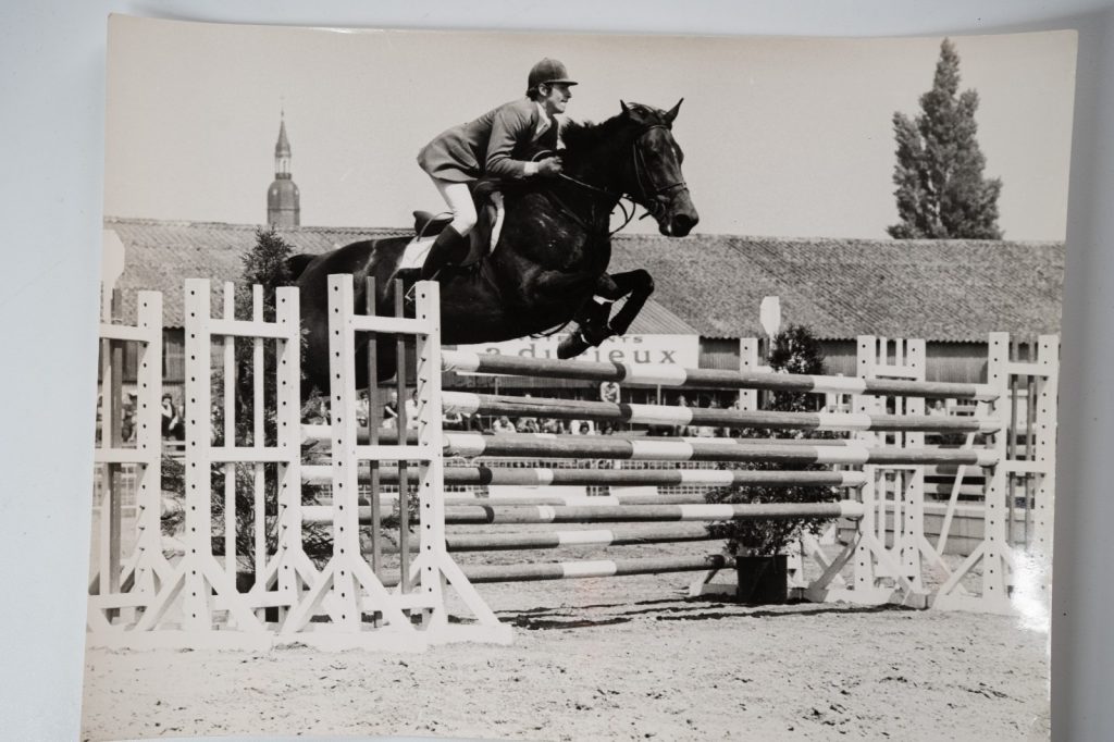 PHOTO Argentique France Equitation cheval saut d'obstacles 18X24cm 1970