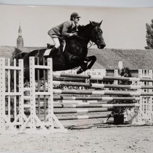 PHOTO Argentique	France	Equitation cheval saut d'obstacles	18X24cm	1970