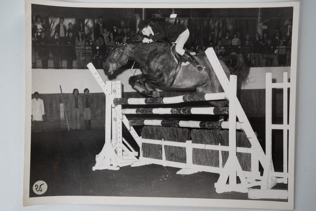 PHOTO Argentique France Equitation cheval saut d'obstacles 18X24cm 1970